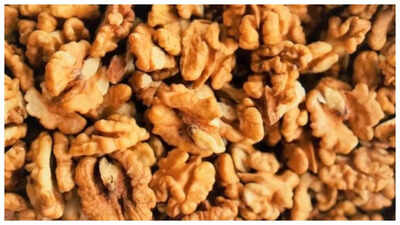 Why one should eat walnuts before meals, according to a leading Neuroscientist