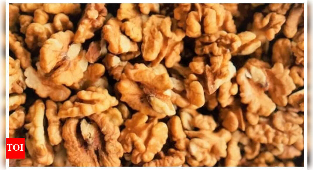 Why one should eat walnuts before meals, according to a leading Neuroscientist