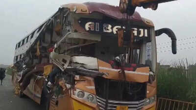  4 pilgrims dead, several injured as bus collides with truck on Lucknow-Varanasi Highway