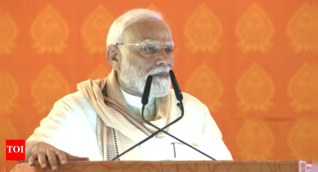 <div>'Infiltrators have to go': PM Modi targets Congress, RJD; hails role of 'mothers & sisters'</div>