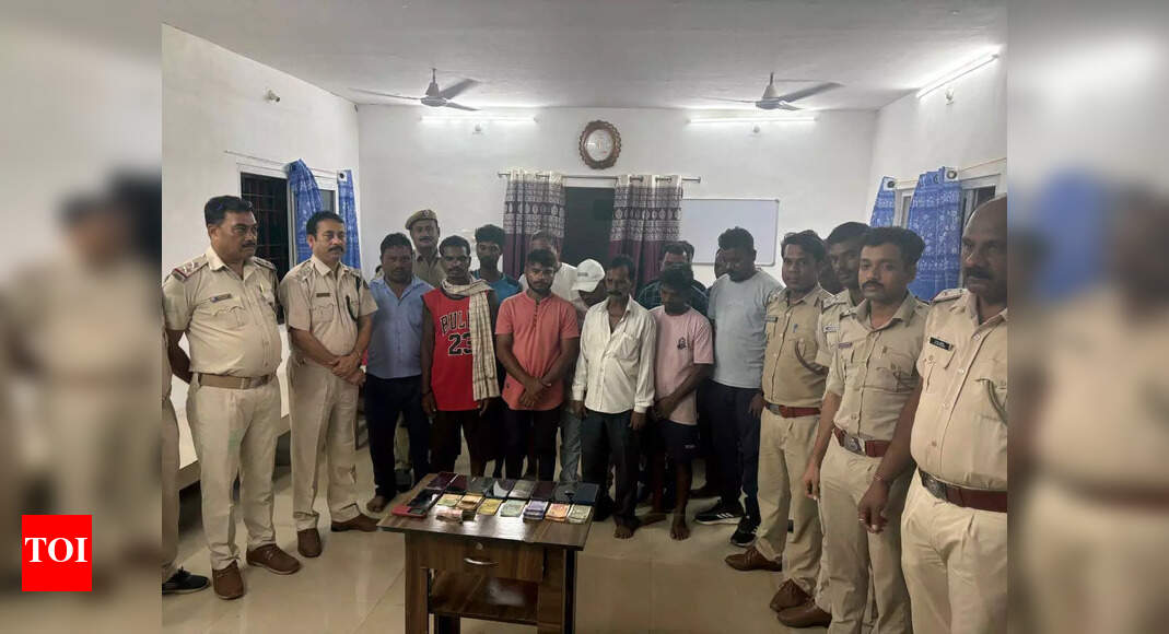 Illegal cockfighting racket busted, 13 held in Sundargarh