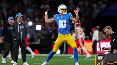 Will Justin Herbert play against the Las Vegas Raiders tonight? Latest injury update on the Los Angeles Chargers' star quarterback