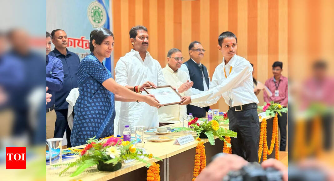 Tech students securing top three positions to get laptops: Minister