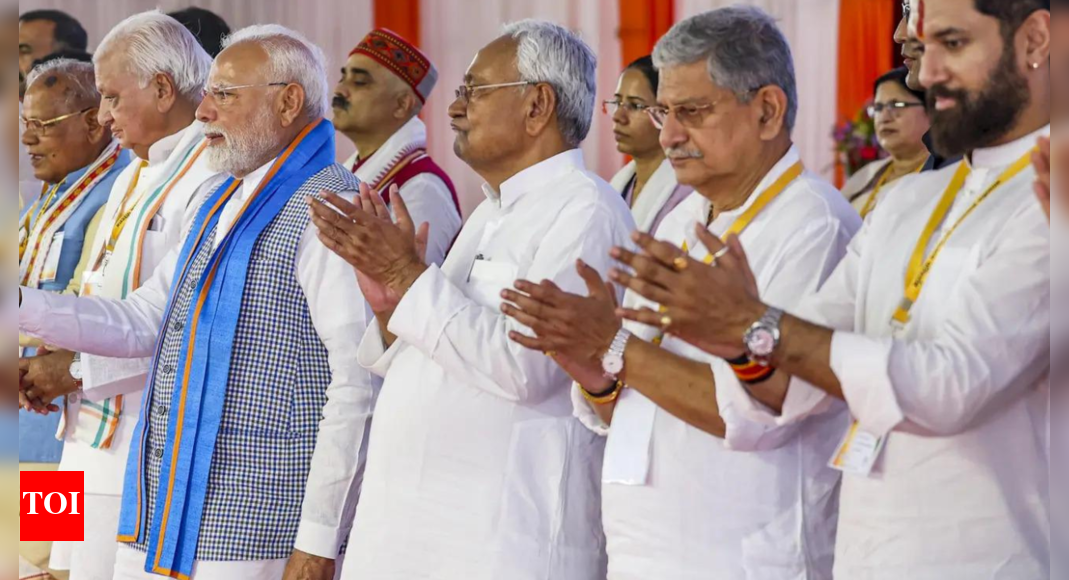 <div>'Leader sitting with us': Nitish goes off script; reveals what led to JD(U)-BJP split</div>
