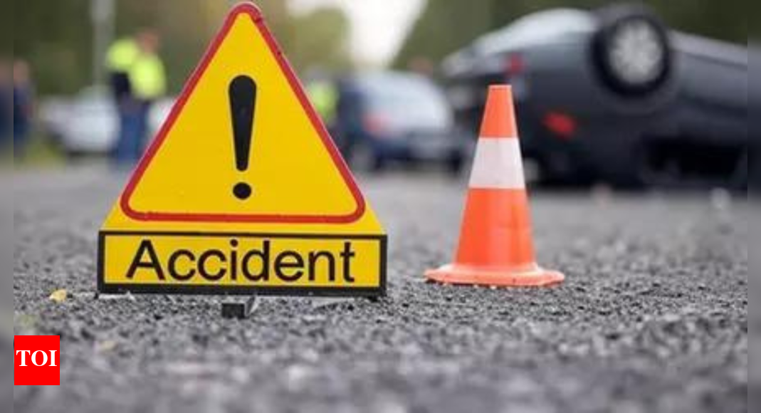 <div>Two dead, one injured as part of truck falls off bridge on highway in MPs Ratlam</div> <div>Two dead, one injured as part of truck falls off bridge on highway in MP's Ratlam</div>