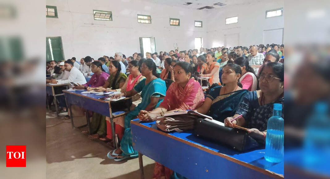 Gumla admin rolls out AI training for government teachers