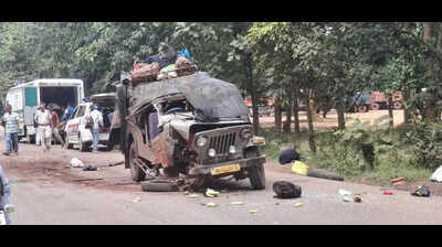 Three killed, 10 hurt as jeep collides with trailer in West Singhbhum