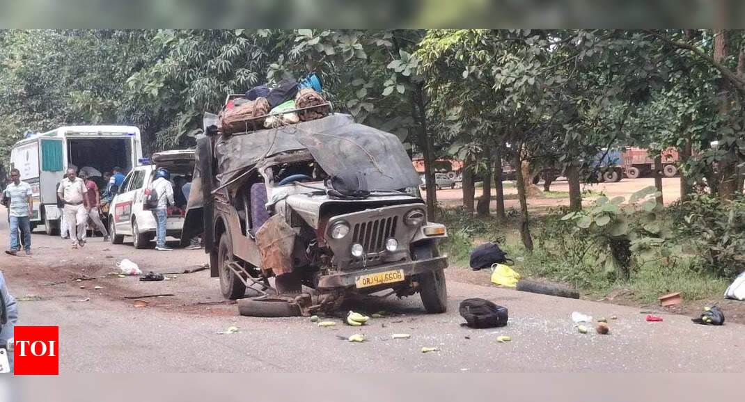 Three killed, 10 hurt as jeep collides with trailer in West Singhbhum
