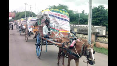 Vijayapura farmers stage horse cart protest, demand inclusion under Article 371(J)