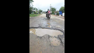 Pothole-ridden road claims life in Haveri after heavy rain