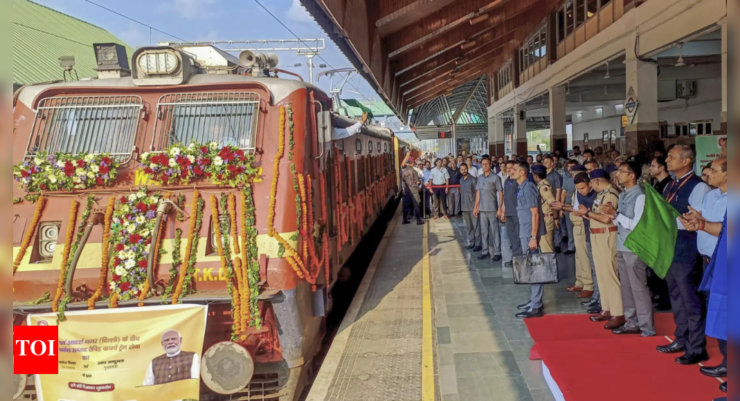 Parcel train with Kashmiri apples flagged off to Delhi; mandis protest Srinagar-Jammu highway closure