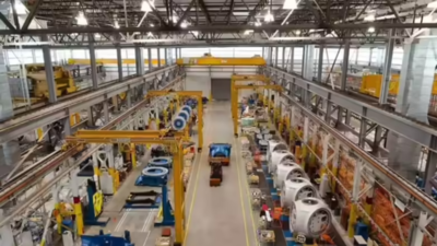 Trade gap narrows: Exports rise 7%, imports decline 10%