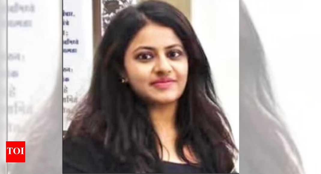 <div>Road rage kidnap: Puja Khedkar's dad was in SUV, FIR on mom</div>