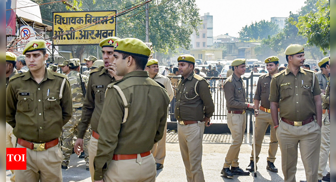 15 lakh apply for 4,500 sub-inspector posts in UP Police 15 lakh apply for 4,500 sub-inspector posts in UP Police