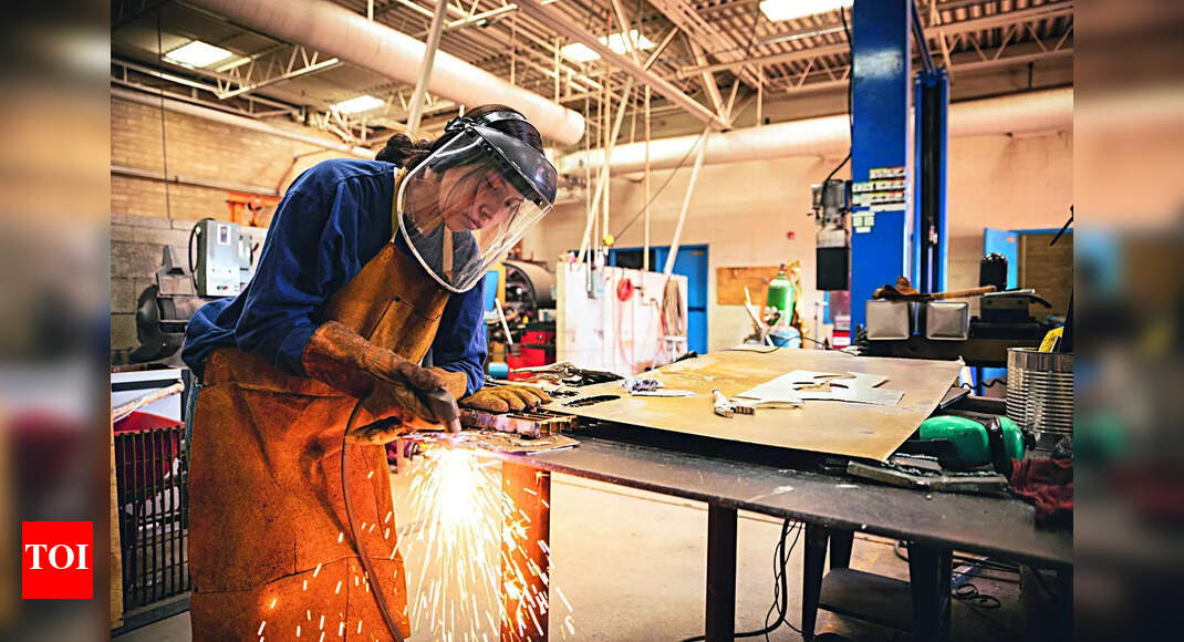 Canada loses 66,000 jobs in August: Here’s why the labour market is slowing down