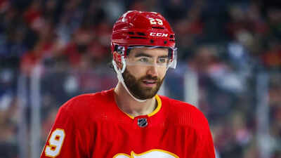 Toronto Maple Leafs reportedly consider giving former Flames player second chance alongside Auston Matthews