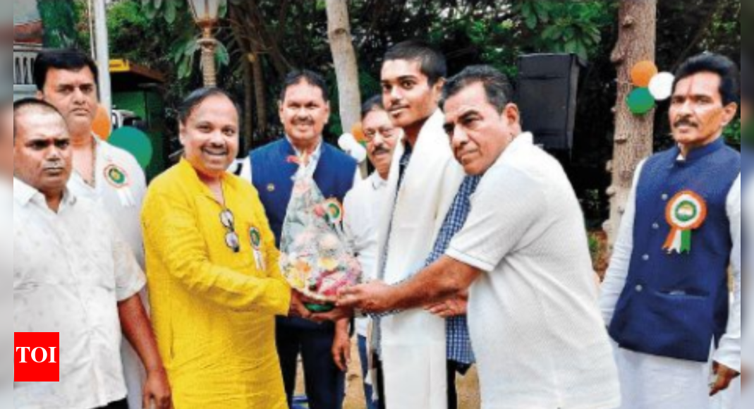 Autorickshaw driver’s son bags govt seat after clearing NEET