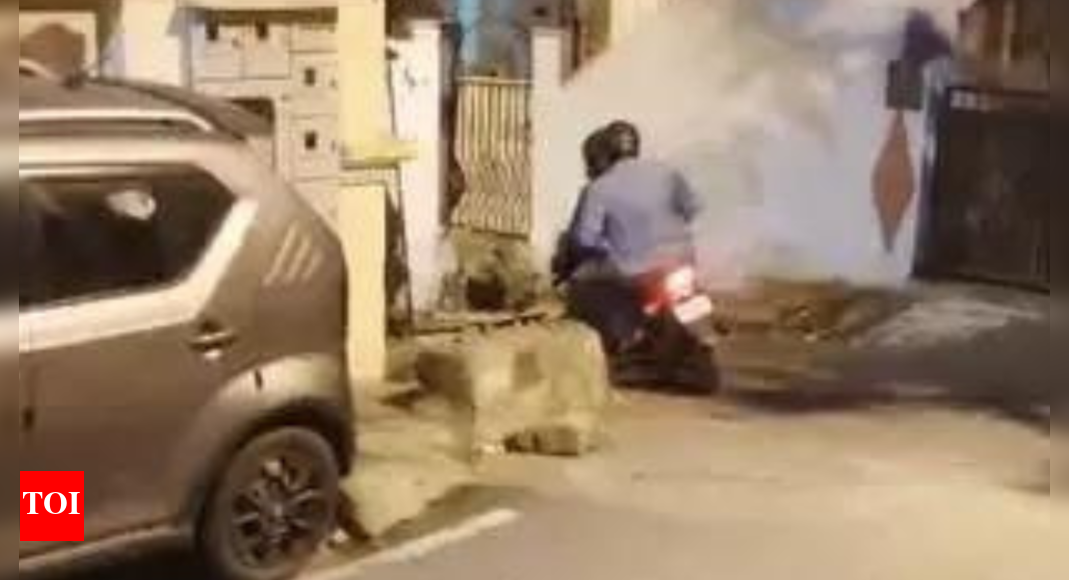 Bengaluru: Bike-borne miscreants attack, rob 2 women of gold chains