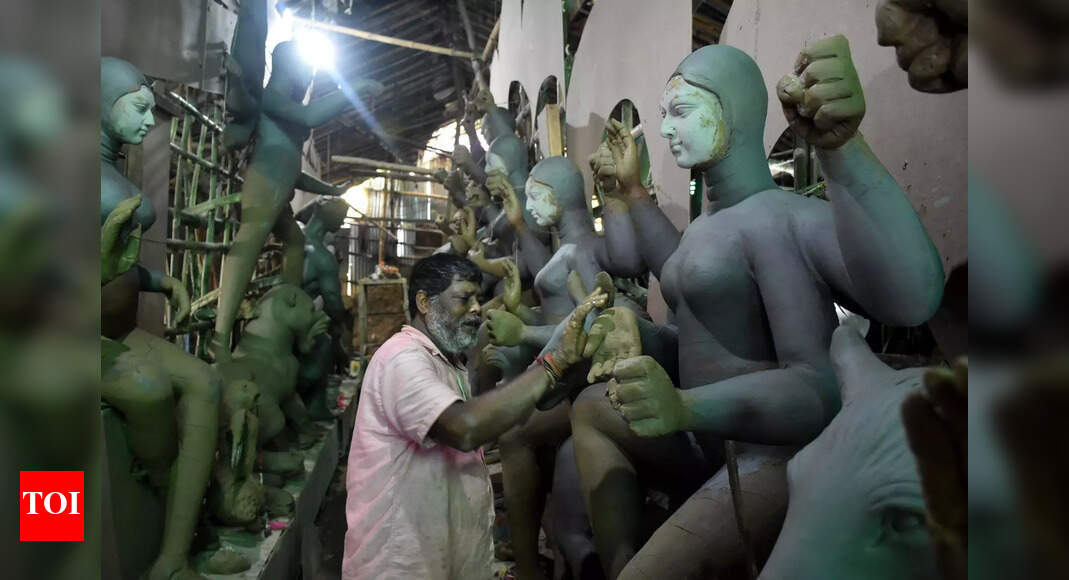 Durga Puja Preparations in Ranchi Disrupted by Heavy Rain: Artisans and Organisers Face Challenges
