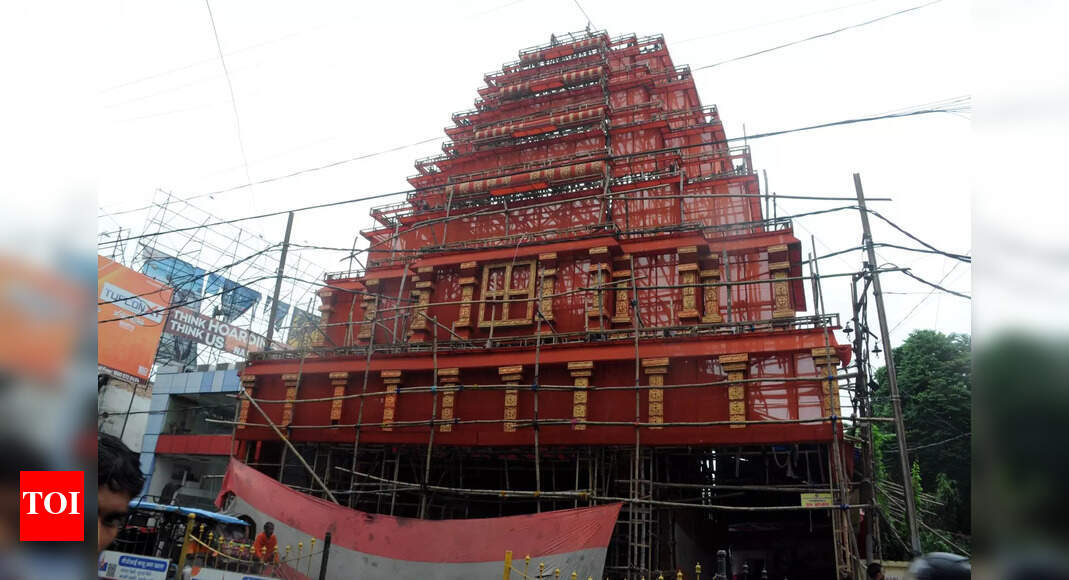 Rain slows Durga Puja preparations in Patna but fails to dampen festive spirit