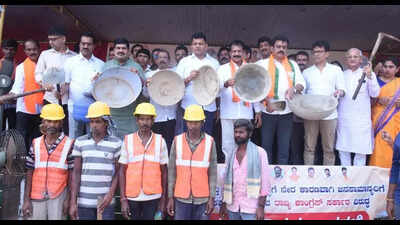 BJP holds day-long agitation over sand, laterite stone crisis