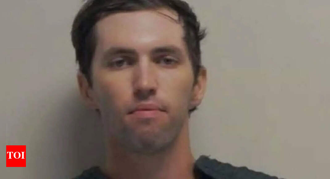 <div>What is Charlie Kirk shooter suspect Tyler Robinson's Antifa connection? Discord messages, engraved bullet casings</div>
