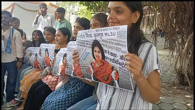 Students lock up VC for ‘lauding’ Aurangzeb