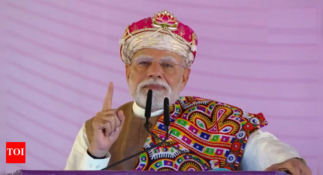 <div>'Our soldiers brought Pakistan to its knees': PM Modi refers to JeM commander's video; hails Operation Sindoor</div>