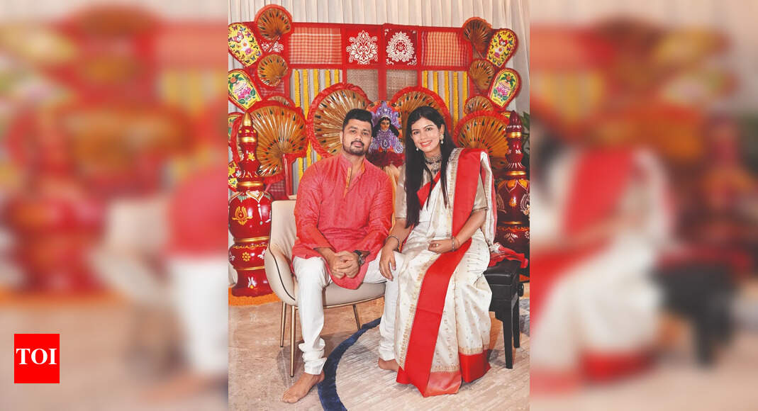 Family time, luchi & sindoor khela: ‘Bengali-style lunch is a Pujo must'