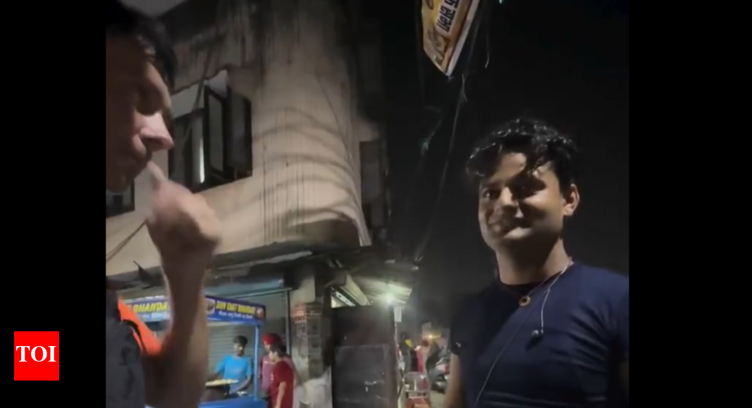 <div>'Why you asking for her phone number': Foreign tourist confronts man over wife's 'harassment' in Amritsar - watch</div>