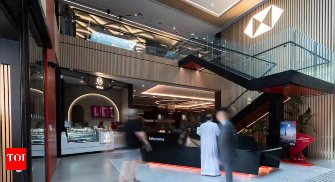 <div>UAE: HSBC sets up shop in Dubai with region's first wealth centre to court surge of wealthy clients</div>