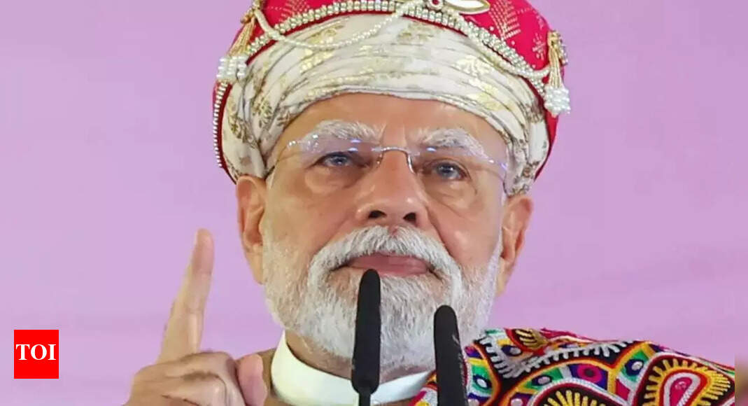 <div>Evening news wrap: PM Modi reacts to JeM commander's video; world leaders wish PM on his birthday & more</div>