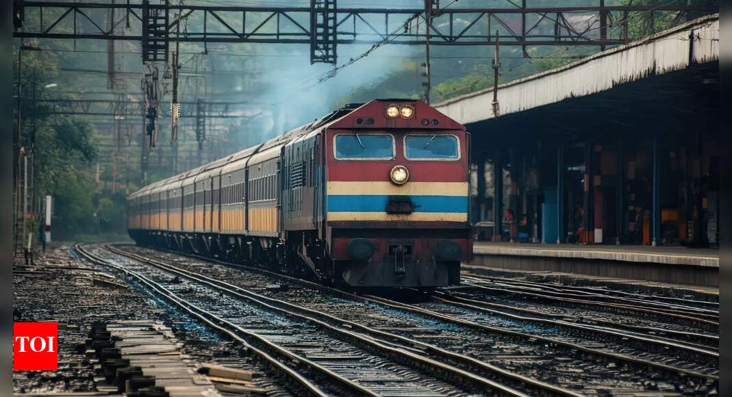 What happens on an Indian train at 5 a.m.? A Canadian traveller shares her journey