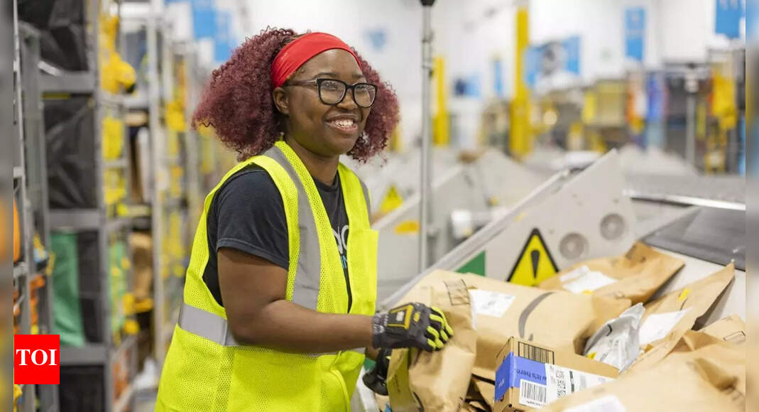 Amazon has a $1 billion pay and healthcare plan for these US workers