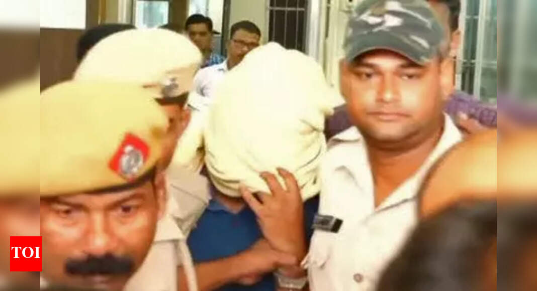 Constable visits Tarini temple, takes selfies after burying wife’s body