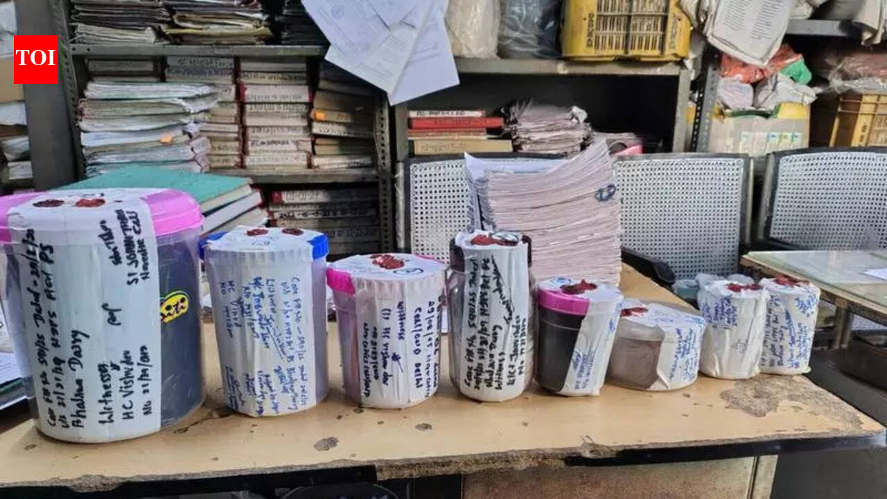 Cops Bust Drug Trafficking Ring With Arrest Of 5 Men | Delhi News - The ...