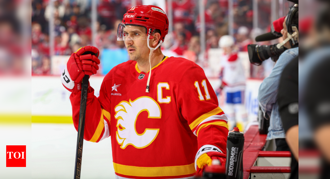 Mikael Backlund signs 2-year extension with Calgary Flames