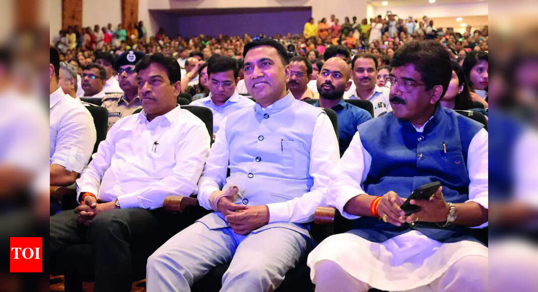 CM: At least 50% applicants will be covered under Mhaji Ghar scheme