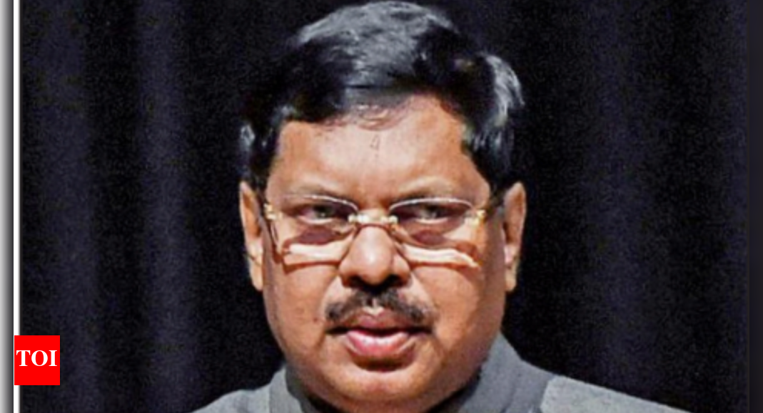 <div>CJI to petitioner: 'If you are a Vishnu devotee, go and ask deity...'</div>