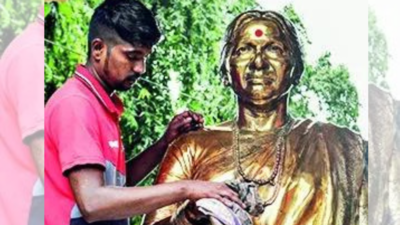 Meenatai की प्रतिमा अपवित्र, 1 राजनीतिक नाराजगी के बीच आयोजित की गई