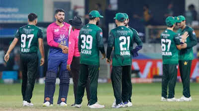  Pakistan join India in Super 4s; Group B fight goes down to the wire