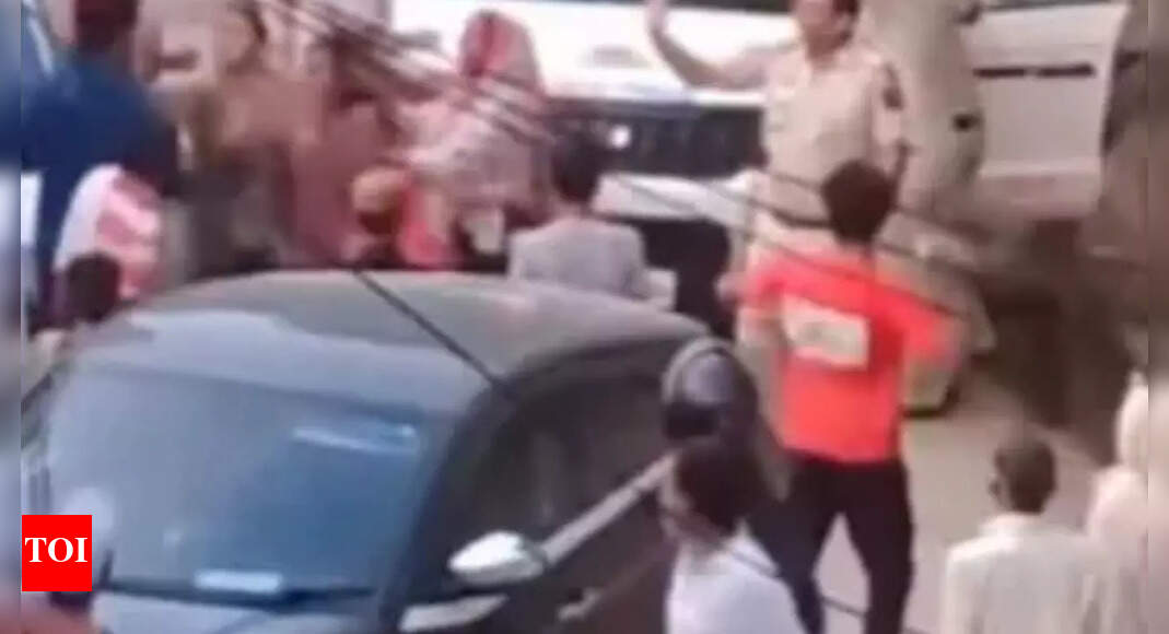 Wanted man flees as Delhi cops get attacked by his family during arrest