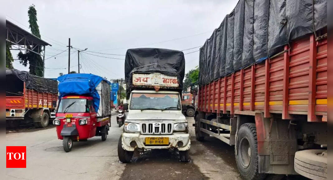 Cement road built at a cost of Rs 23 crore blocked over 50 % by illegal parking in Ulhasnagar