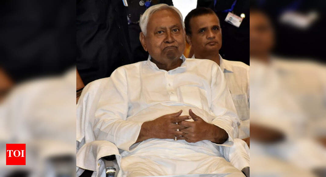 Nitish announces Rs 1,000 aid for unemployed graduates aged 20-25
