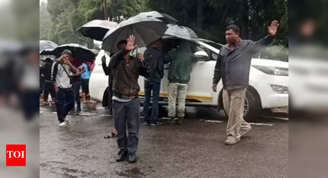 Assam drivers stop Meghalaya tourist taxis from entering state