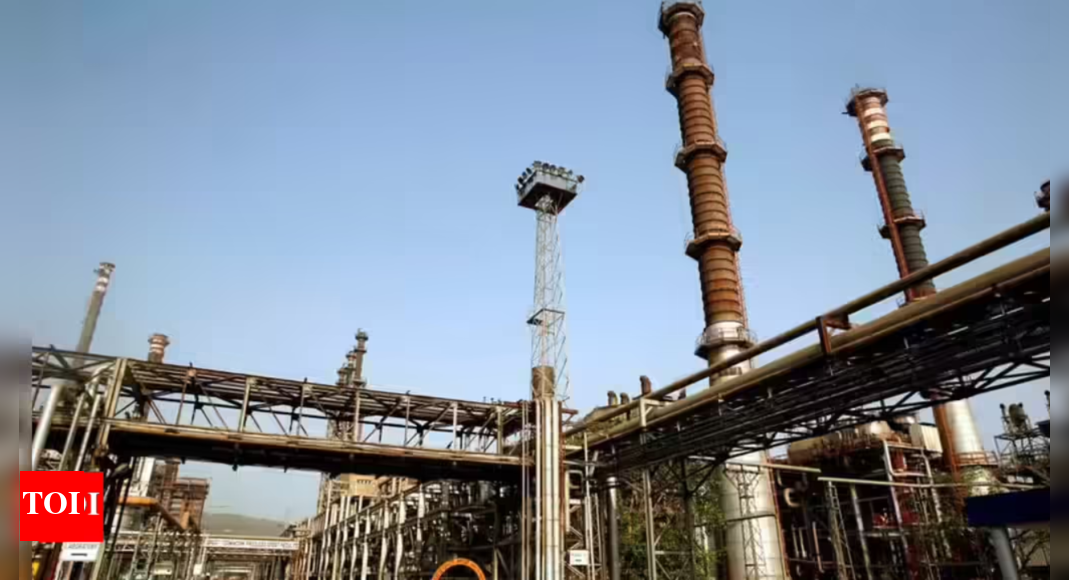 OIL says Russian payouts ‘robust’ but $330 million stuck on banking curbs