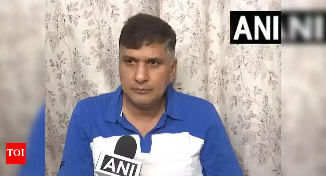 <div>Rahul Gandhi's allegations are 'serious', but he remained silent over similar discrepancies in Delhi: Saurabh Bharadwaj</div>