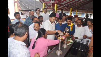 Yaduveer inspects Madikeri Dasara preparations, visits temples for rituals