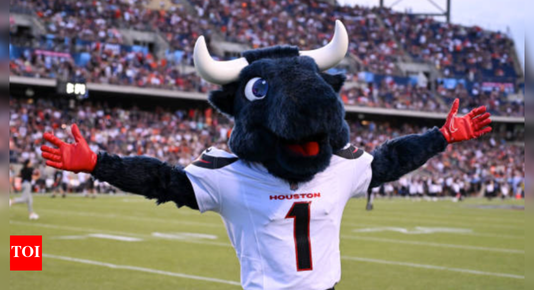 Watch: Houston Texans mascot pulls hilarious confetti balloon prank on influencer couple