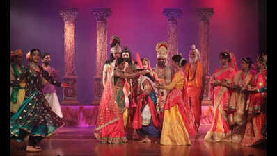 Nautanki nuances greatness, glory of Lord Ram